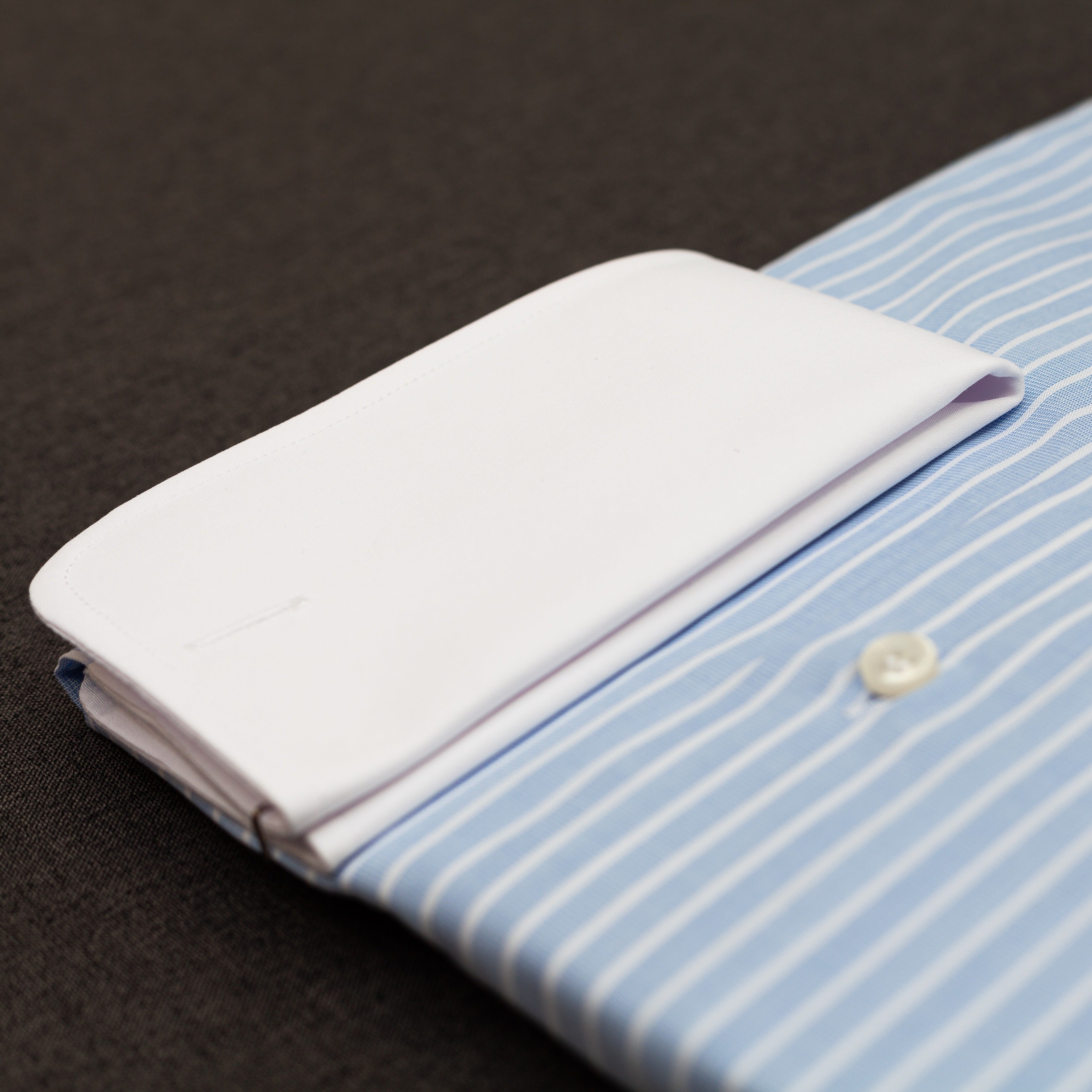 CAMISA DE VESTIR AZUL RAYAS Y CUELLO BLANCO