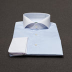 CAMISA DE VESTIR AZUL CUELLO BLANCO