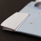CAMISA DE VESTIR AZUL CUELLO BLANCO