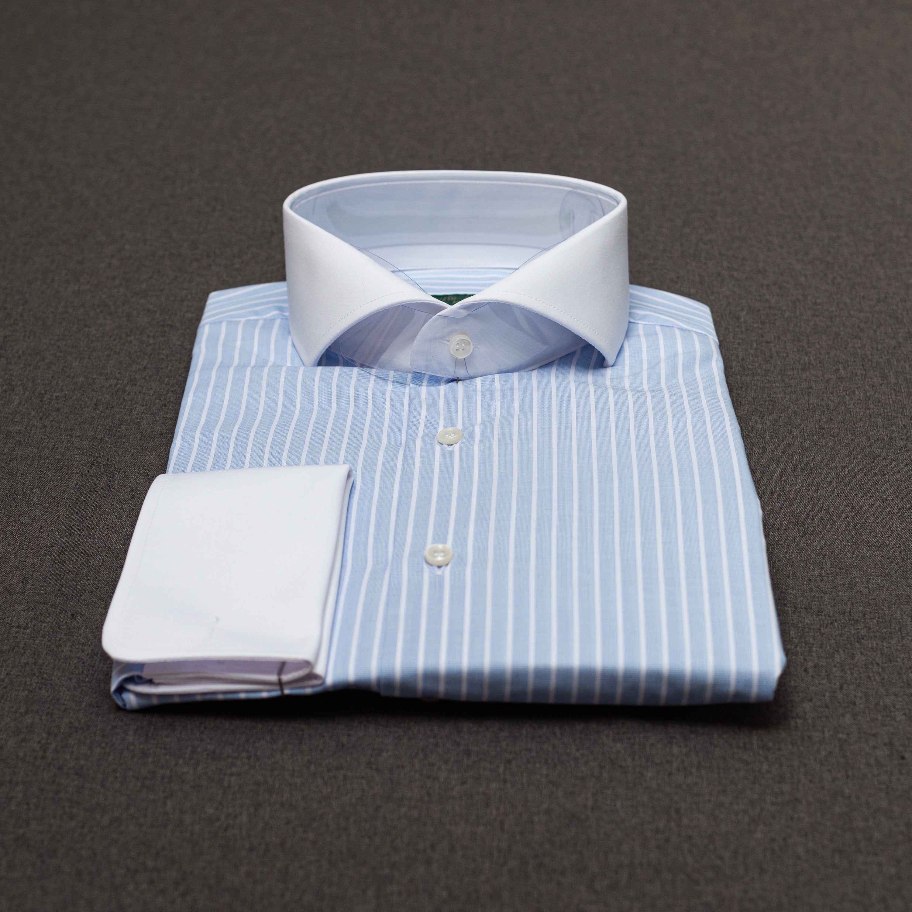 CAMISA DE VESTIR AZUL RAYAS Y CUELLO BLANCO