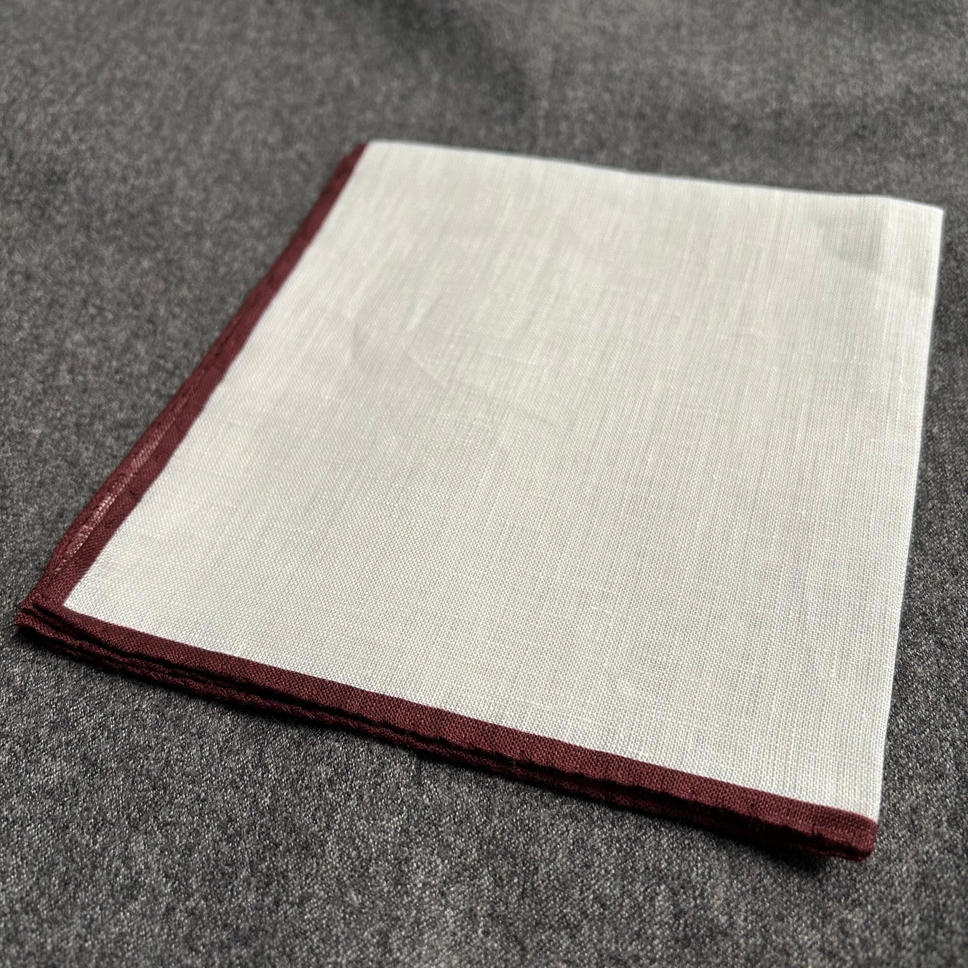 PAÑUELO LINO BLANCO FILO BORDEAUX