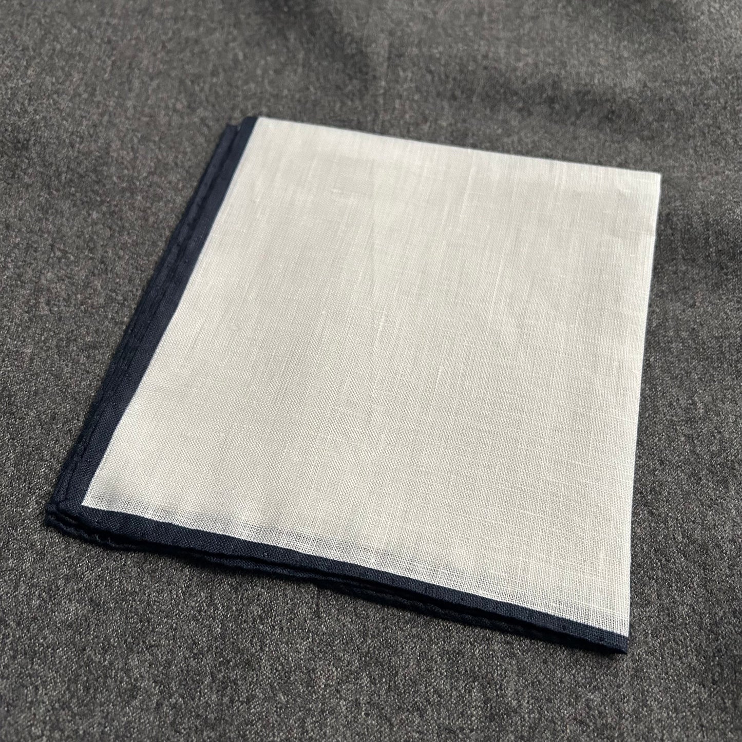 WHITE LINEN SCARF NAVY EDGE