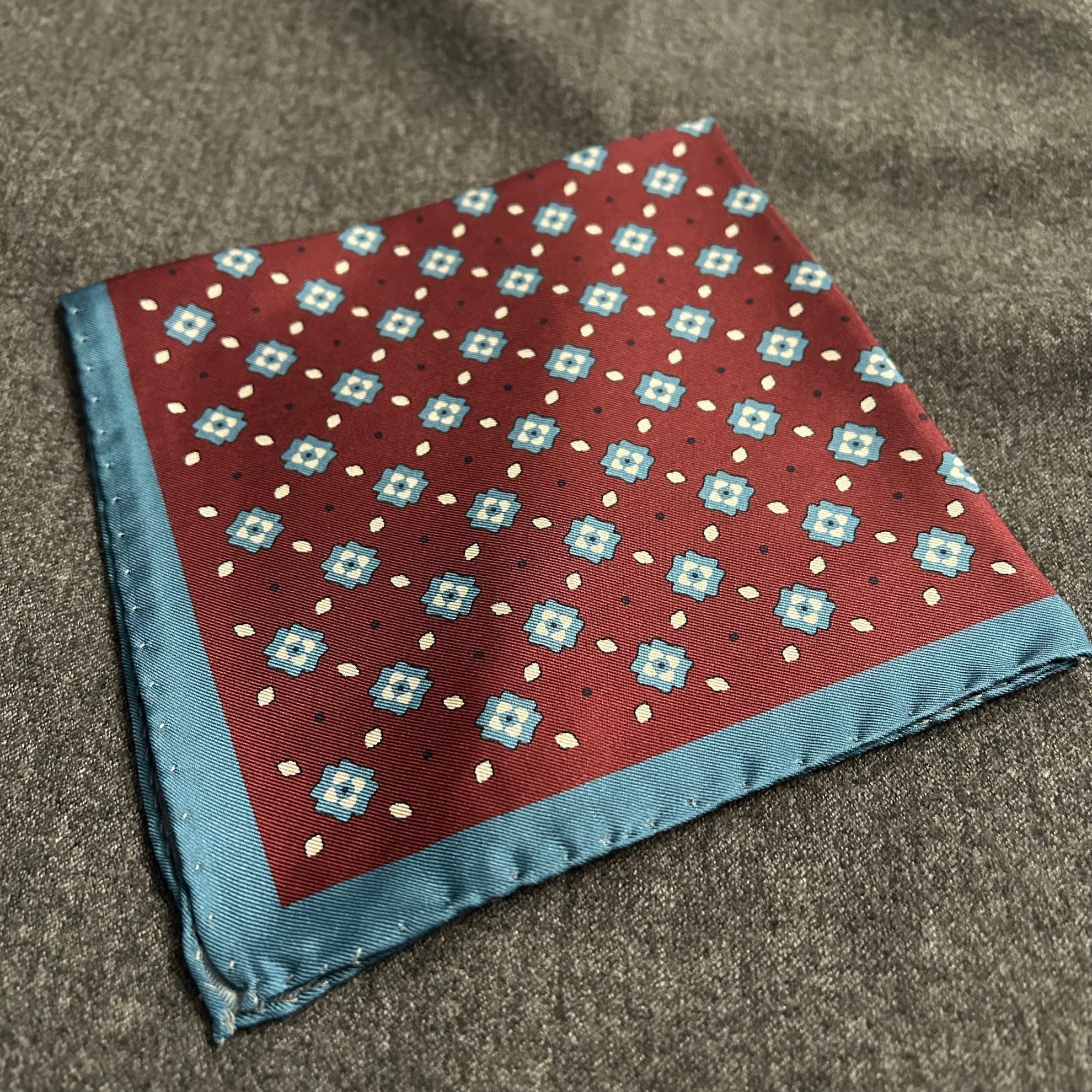 PAÑUELO SEDA BORDEAUX CELESTE