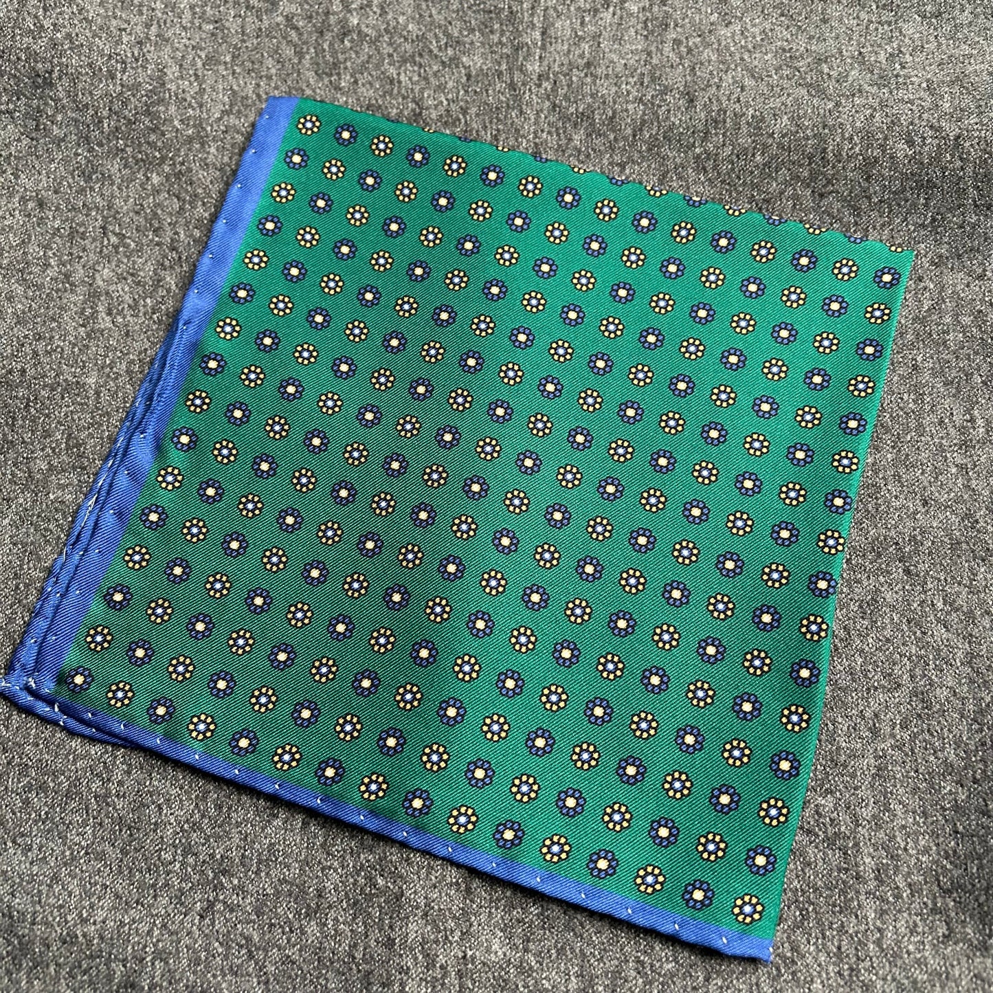 PAÑUELO SEDA VERDE FLOR