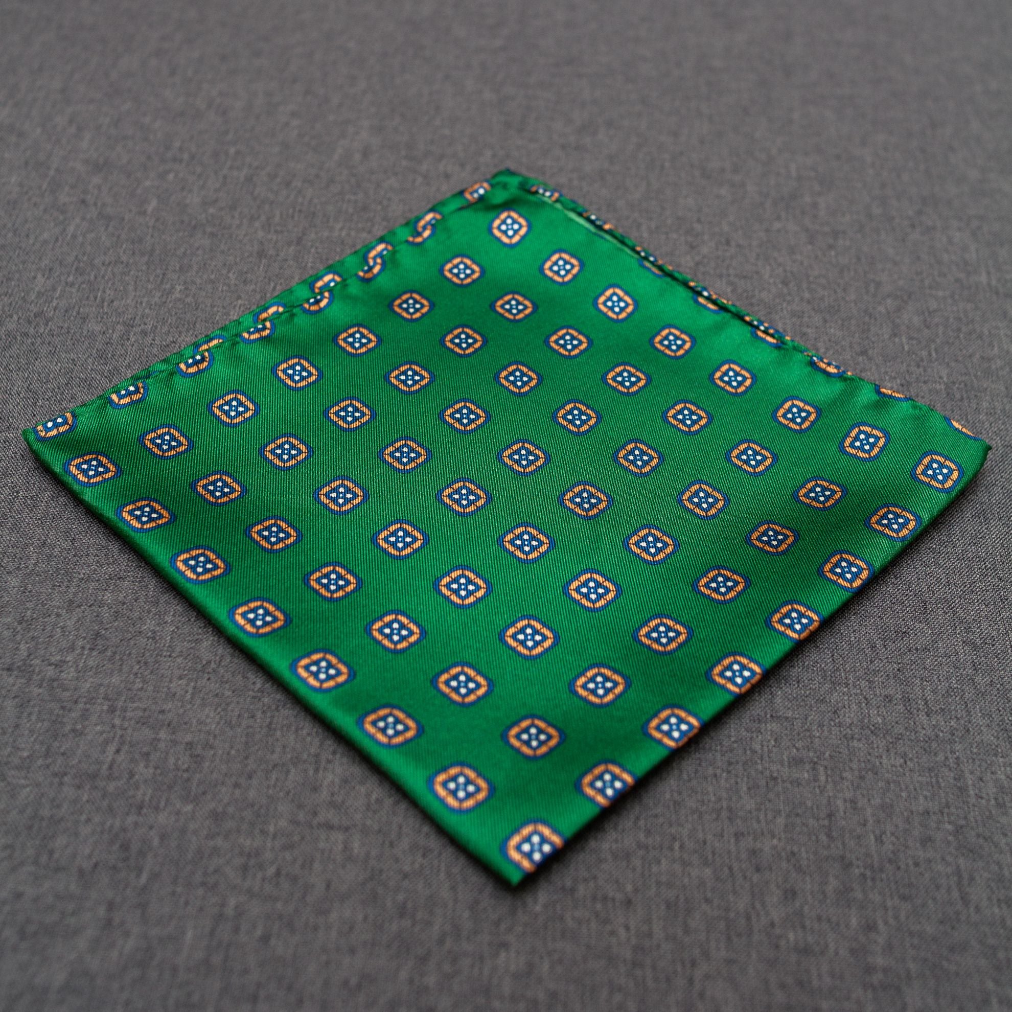 PAÑUELO SEDA VERDE GEOMÉTRICO