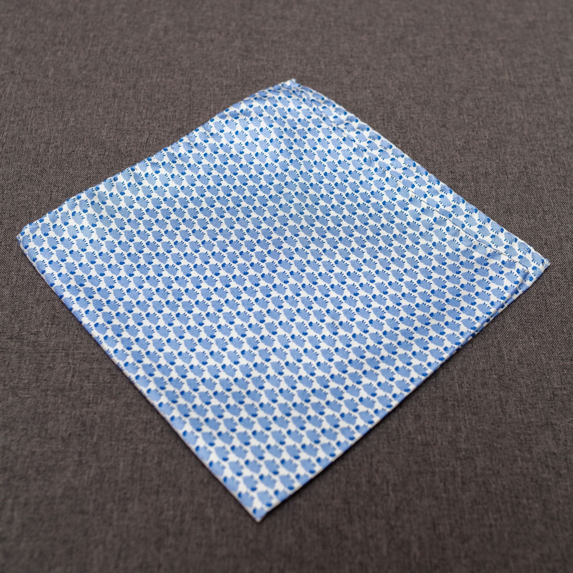 PAÑUELO SEDA CELESTE OVEJAS